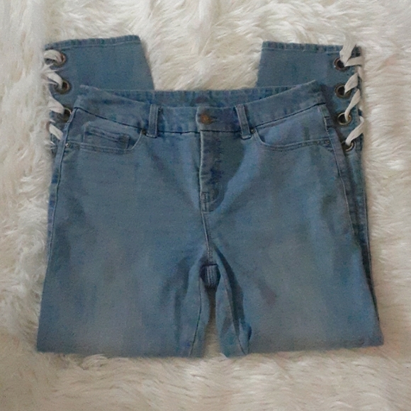 Chico's Slimming Lace Up Girlfriend Jeans  Size 4R - Picture 7 of 8
